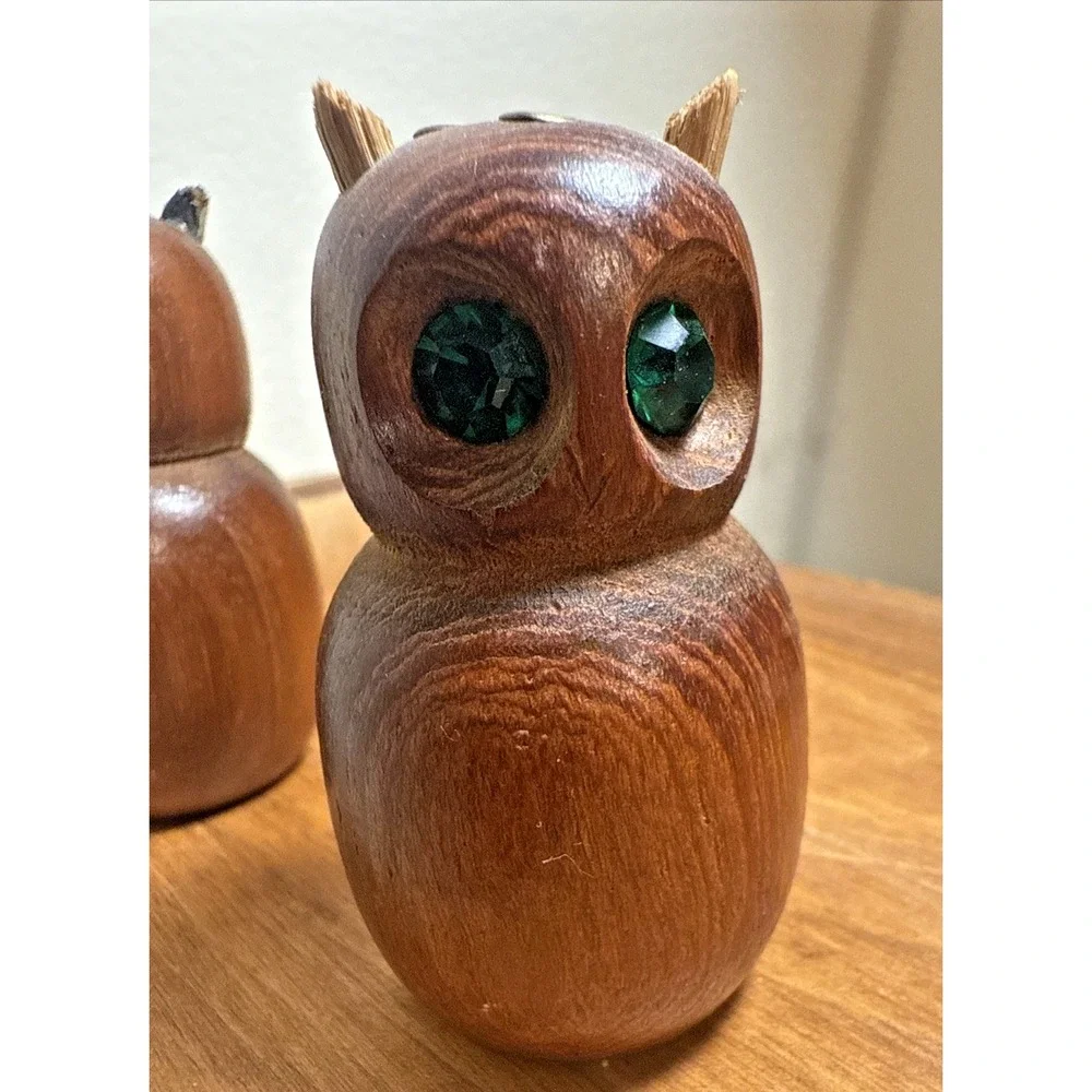 Vintage wooden‎ owl salt + pepper shaker rhinestone eyes green & red eyes